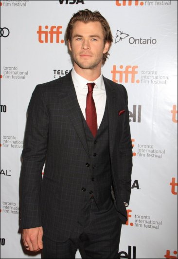 Chris-Hemsworth-in-Suit-Dark-Grey